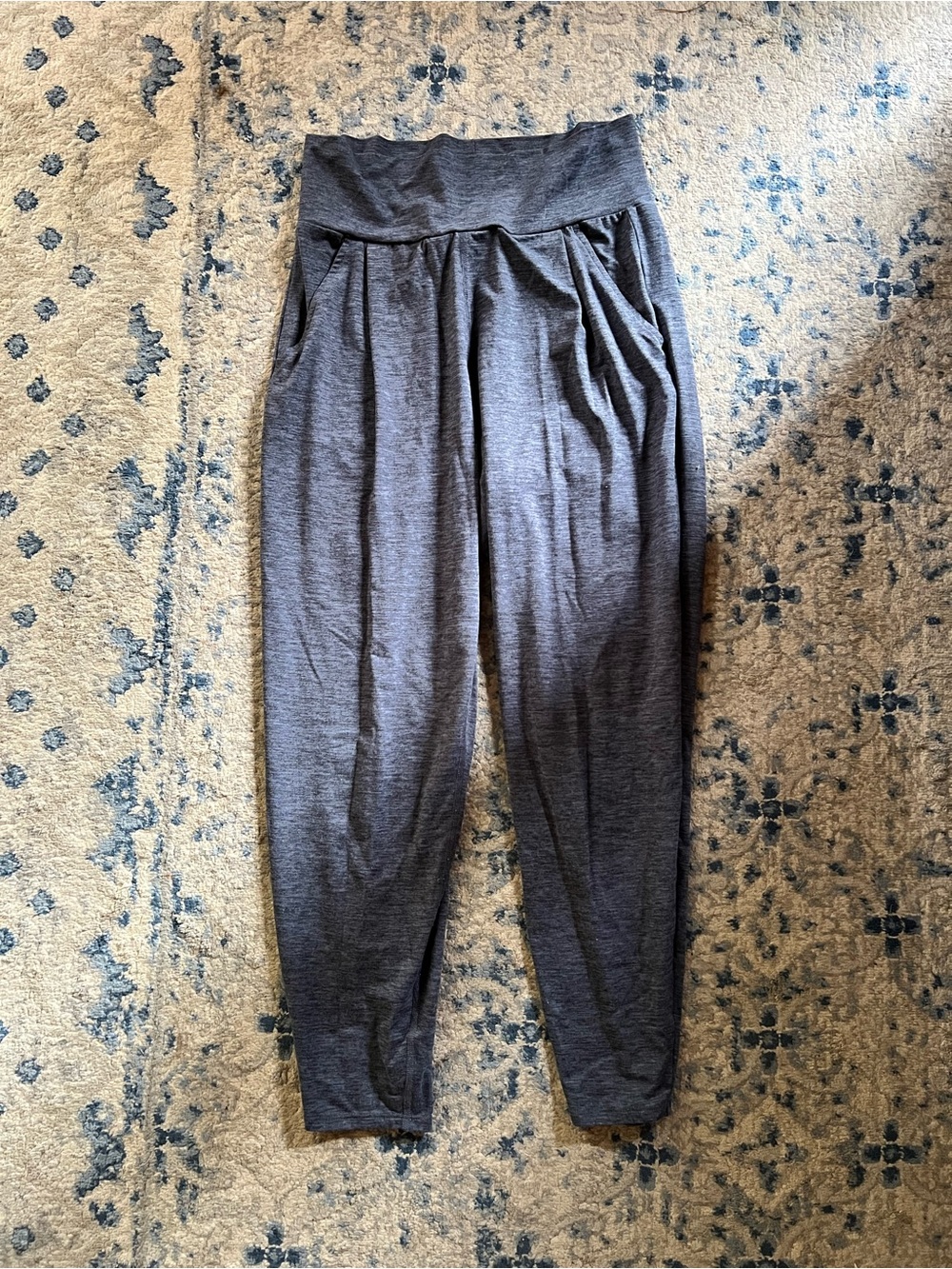 Vuori Women's High-Waist Heather Gray Jogger Pants
